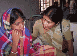 Member of CPI(ML) team speaks to one of the victims in Nandigram