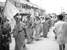 Women rural workers in Gangavati, 7 July