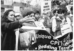 Arundhati Roy, JNUSU Councillor Pallavi Deka and others Protesting at CPI(M) Office in Delhi